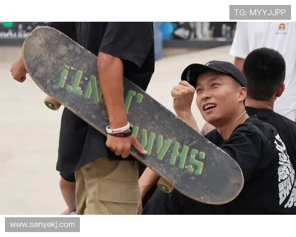 北京街舞队在世界滑板锦标赛中的速度表现精彩纷呈引发热议 北京街舞队在世界滑板锦标赛中的速度表现精彩纷呈引发热议