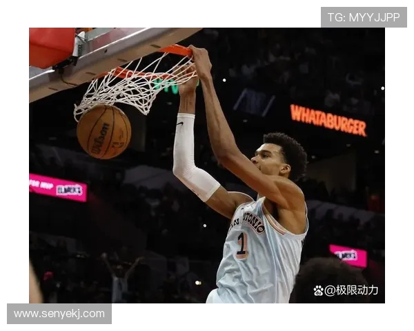 文班亚马首场比赛表现惊人5次盖帽并隔扣字母哥引发热烈讨论